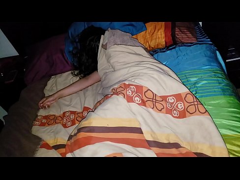 ❤️ Vicfilo kritikante sian junan duonpatrinon dum ŝi dormas. ️ Fika video ĉe porno eo.amzhoka.top ❌️